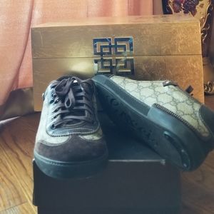 Gucci 204282 brown classic